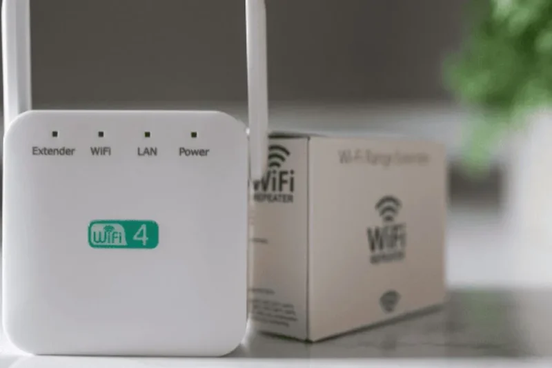 Swift Power Hub Wifi-Repeater 2.0 device and packaging